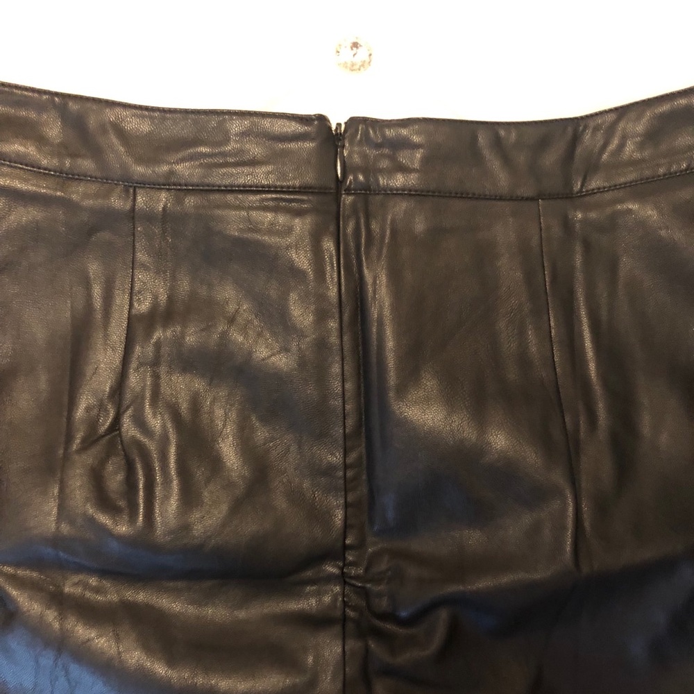 Black pleather skirt - Picture 2 of 4